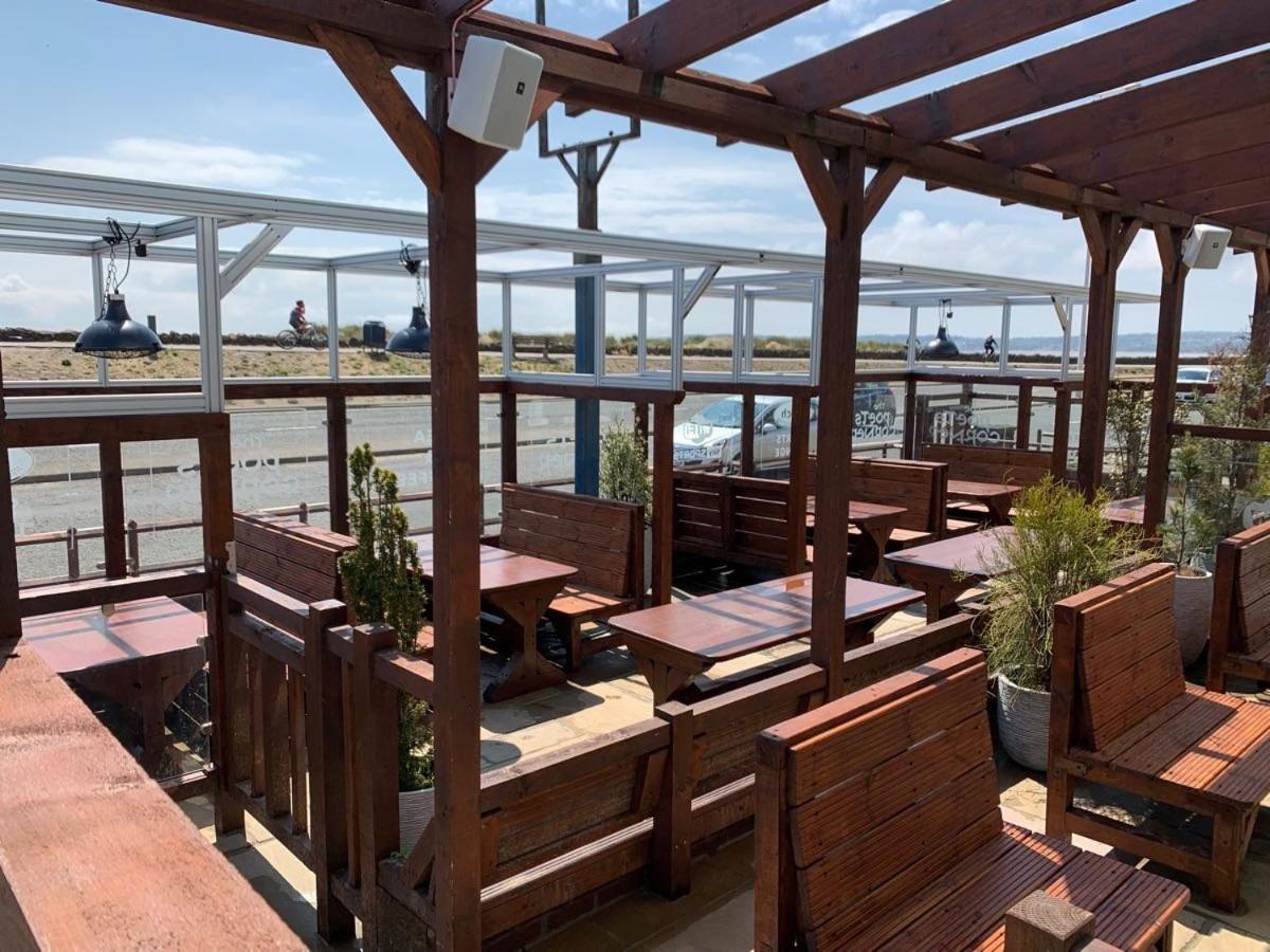 Hoopers Sandy Beach Guest Rooms 스완지 외부 사진